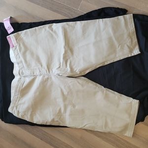 Womans 22w Capri